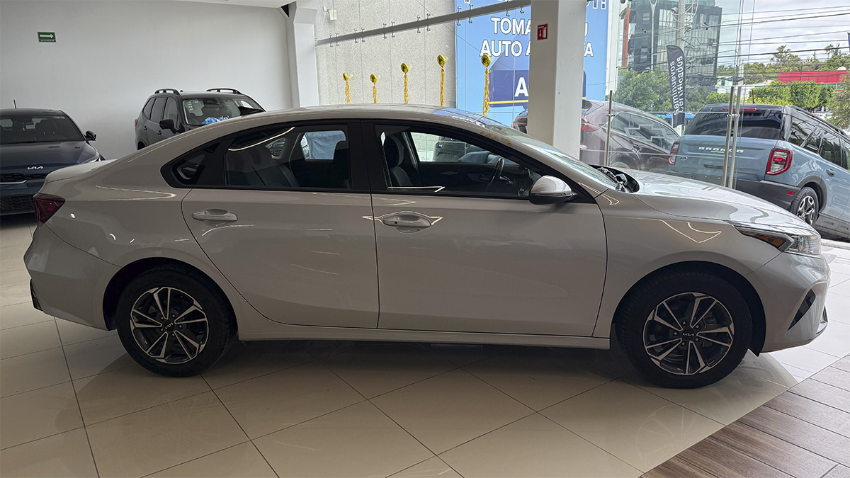 seminuevos-kia-forte-sedan-2024