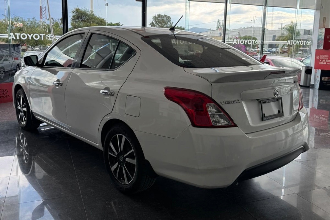 seminuevos-nissan-versa-2019