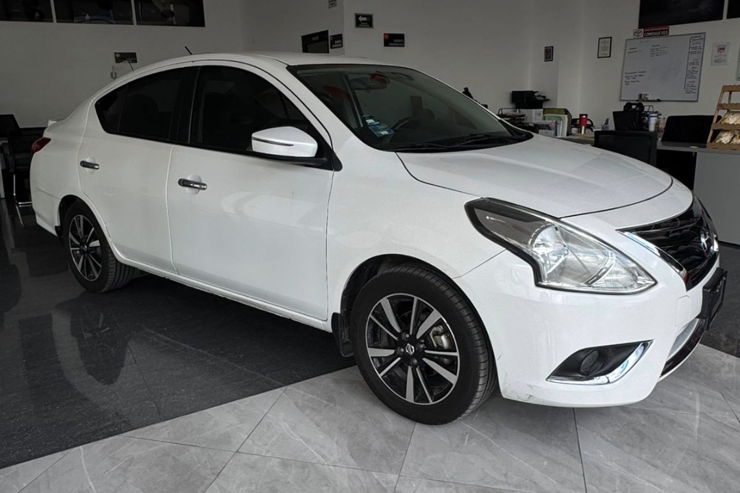 seminuevos-nissan-versa-2019