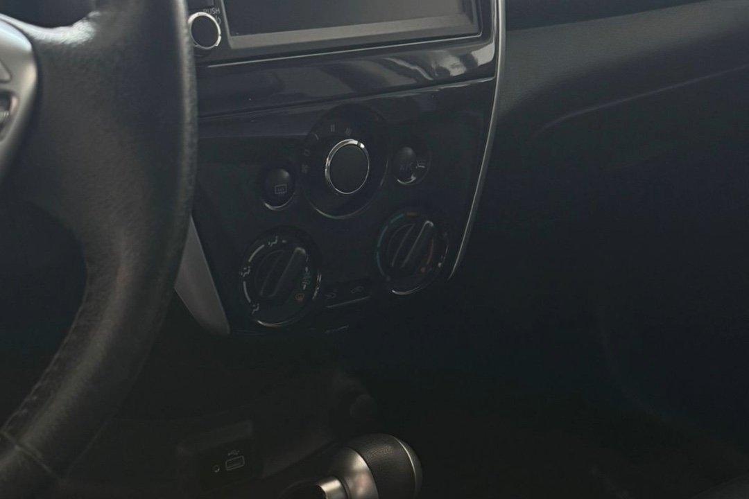 seminuevos-nissan-versa-2019