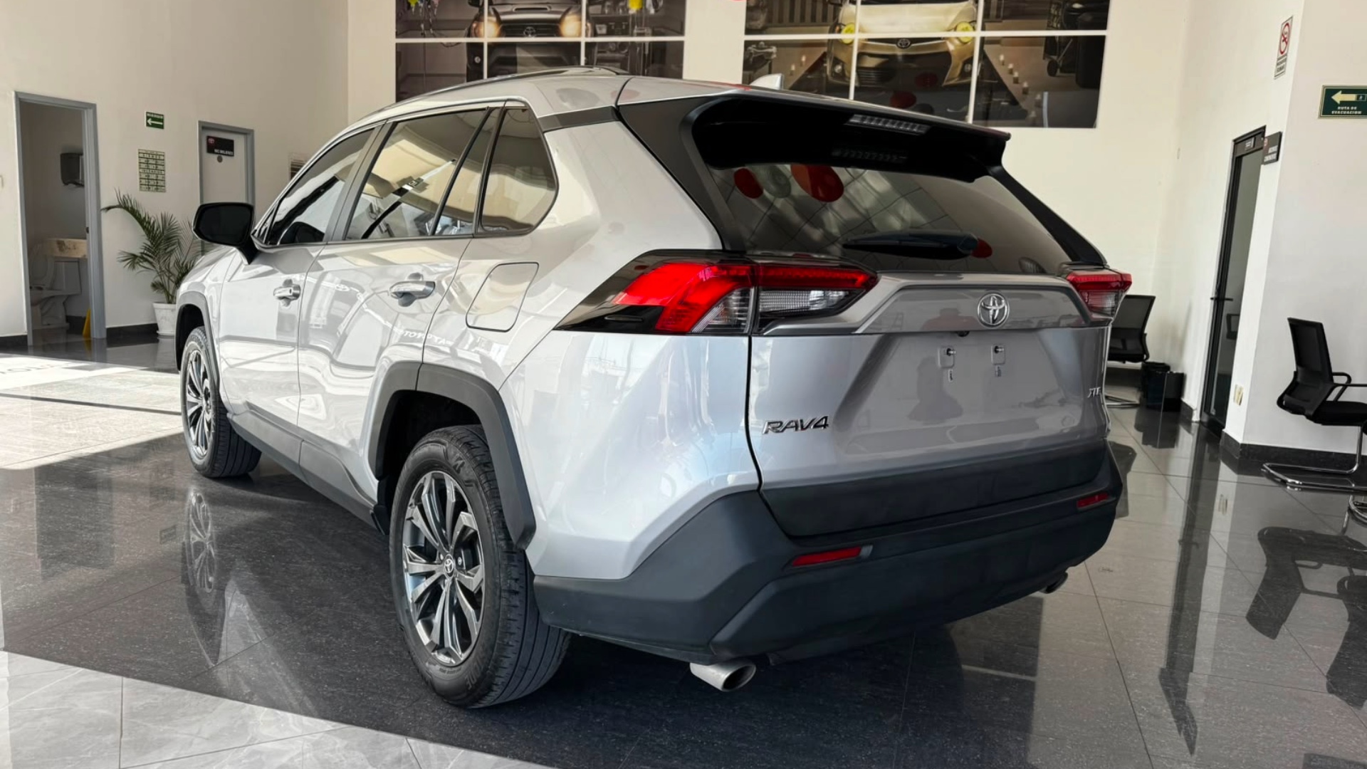 seminuevos-toyota-rav4-2024