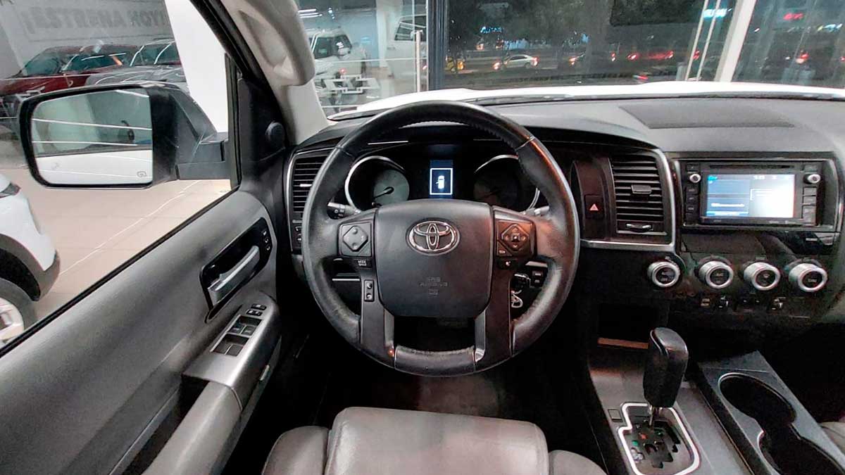 seminuevos-toyota-sequoia-2018