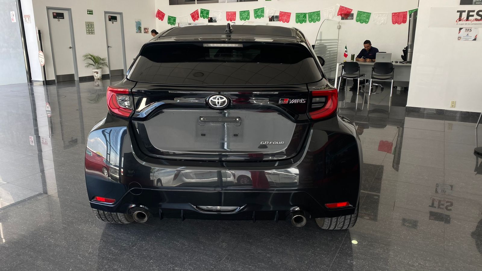 seminuevos-toyota-yaris-2022